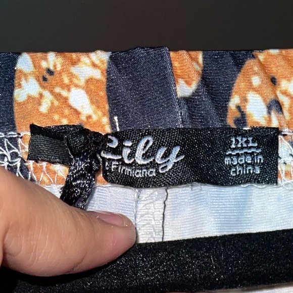 Gold leggings. Item bought was not item received. Before I knew how to return - Picture 2 of 3